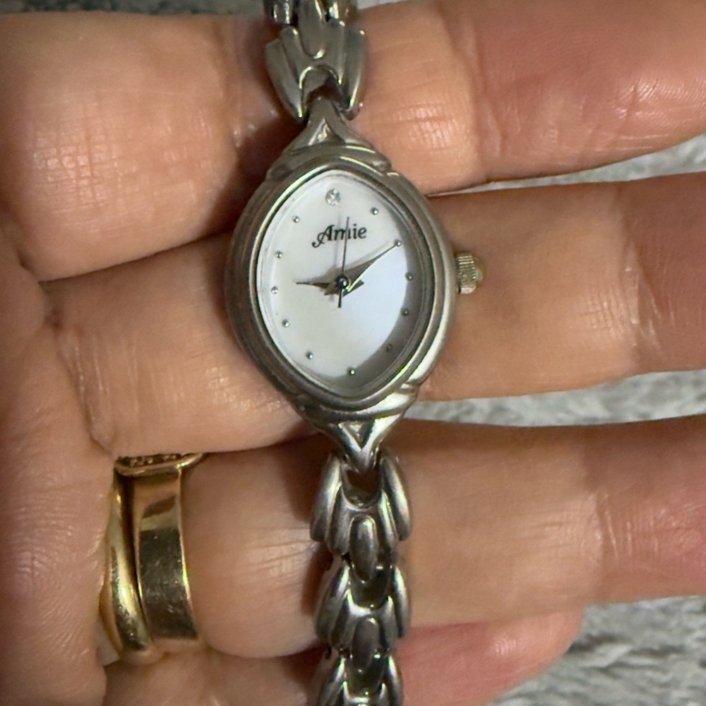 Amie Elegant Silver Timepiece - Picture 8 of 8